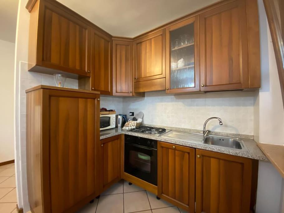 Family House With Free Parking, 450M From Beach Lazise Esterno foto